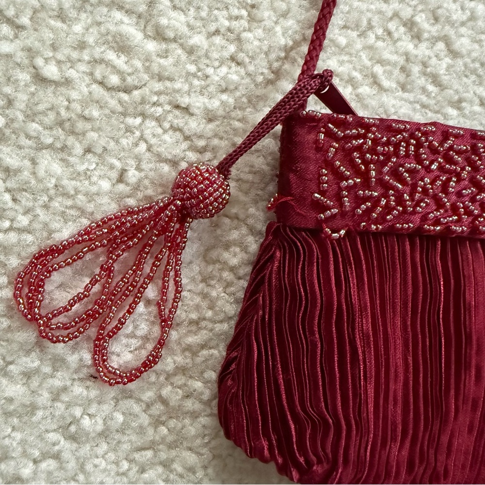 SOLD Red beaded evening bag - Picture 3 of 8